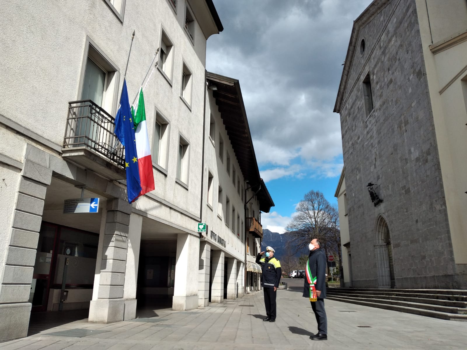 Tricolore a mezz'asta - Giornata nazionale in memoria delle vittime dell'epidemia da COVID-19